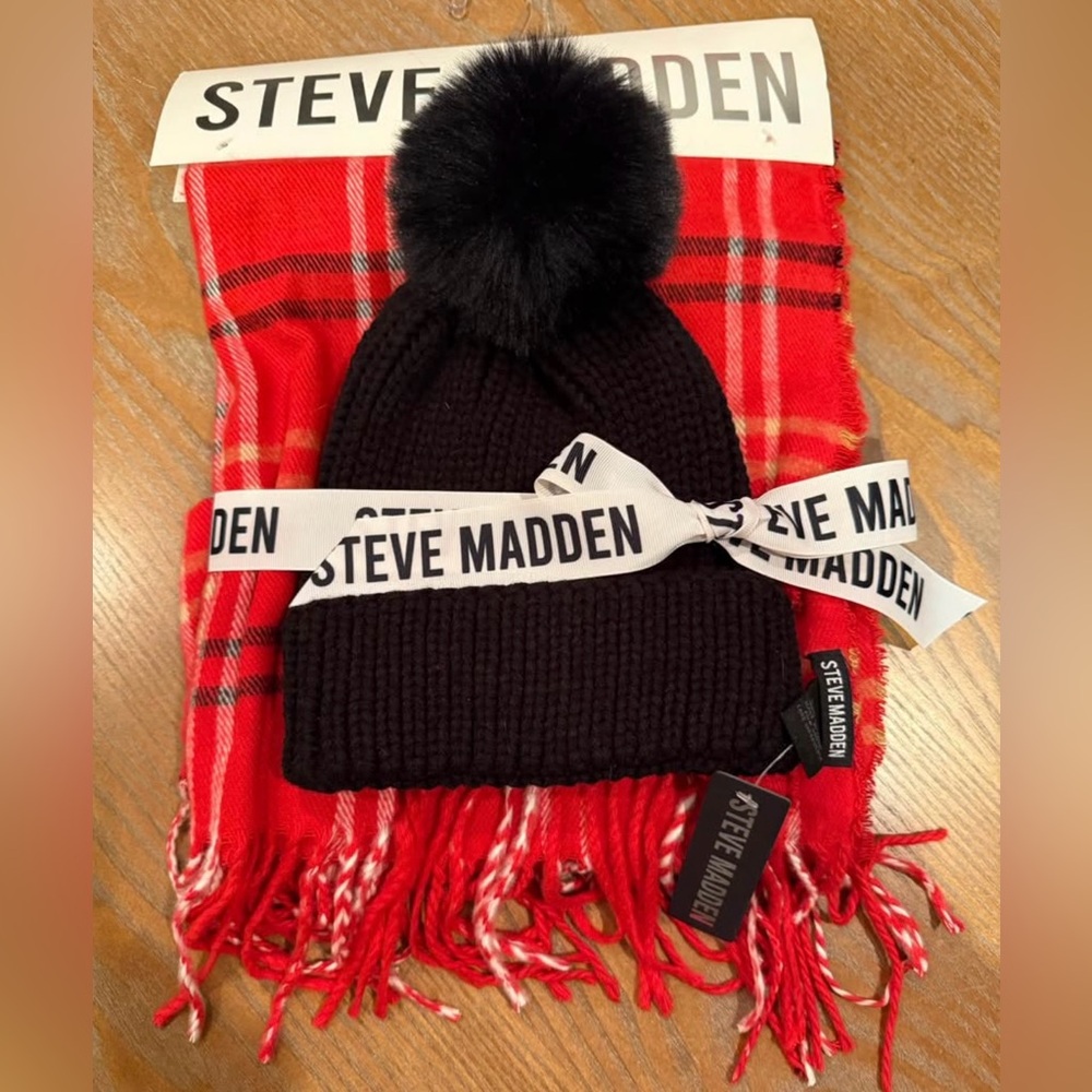 Steve Madden Winter Gift Set - New with tags